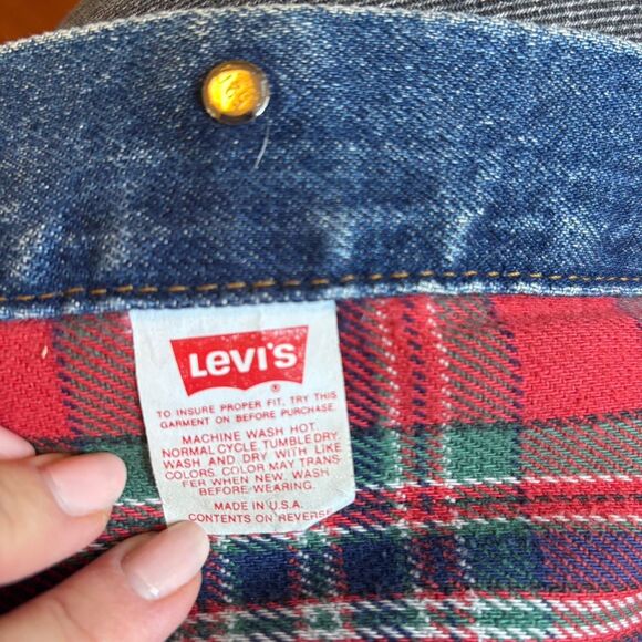 Vintage Levi’s denim trucker vest with flannel lining Made in USA. Size M. - Picture 6 of 8
